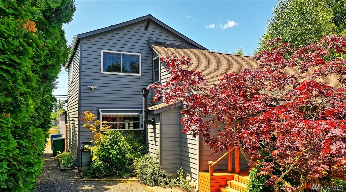 Property Photo:  428 S French Ave  WA 98223 