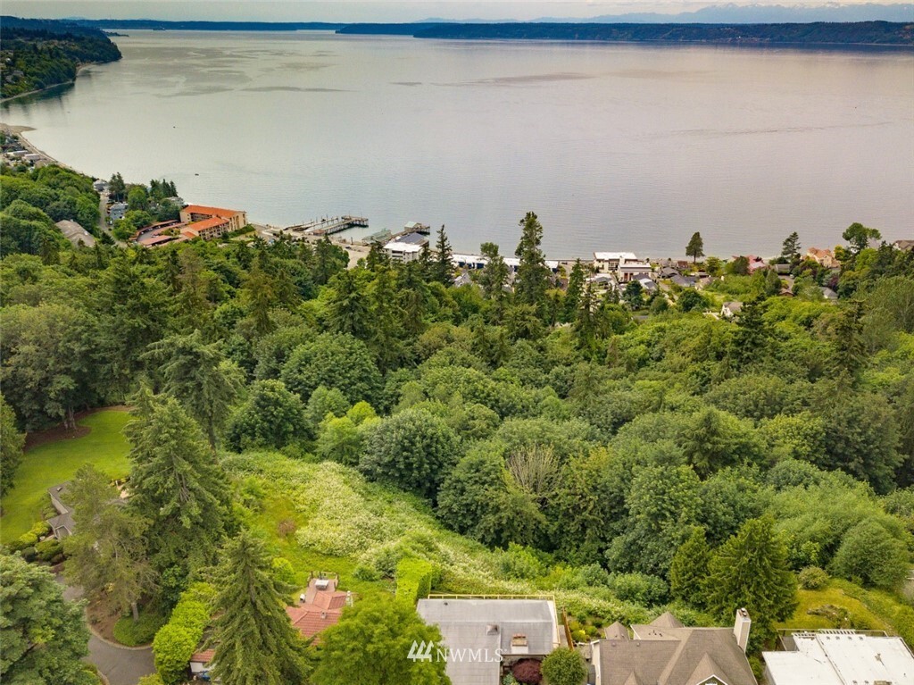 Property Photo: 28045 13th Avenue S WA 98198