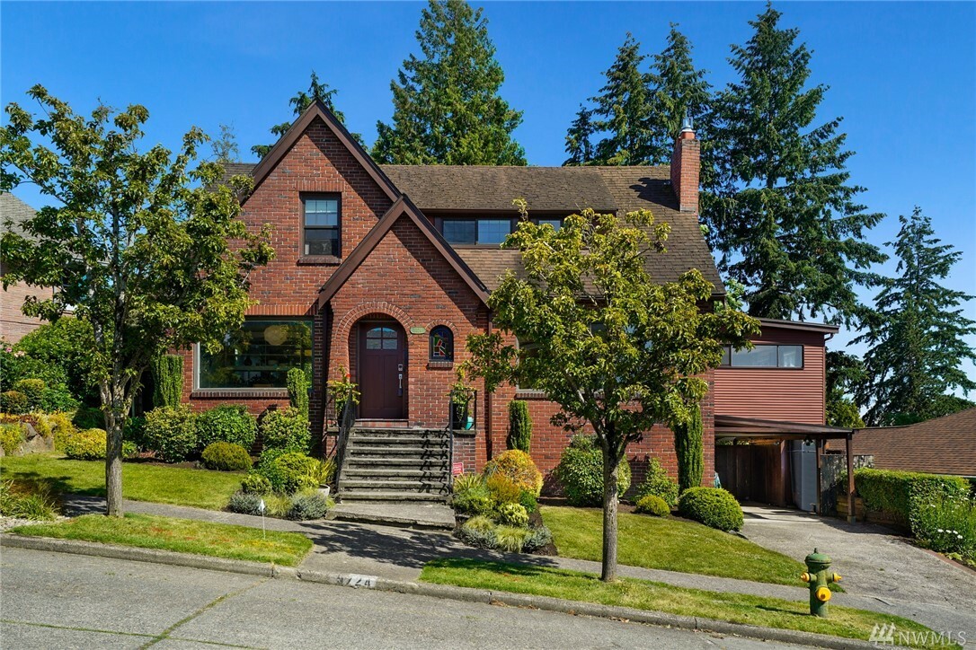 Property Photo:  5724 Princeton Ave NE  WA 98105 