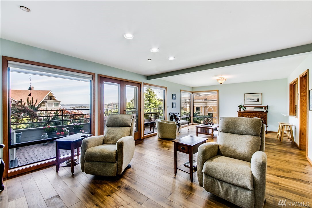 Property Photo: 312 N Stadium Way 102 WA 98403