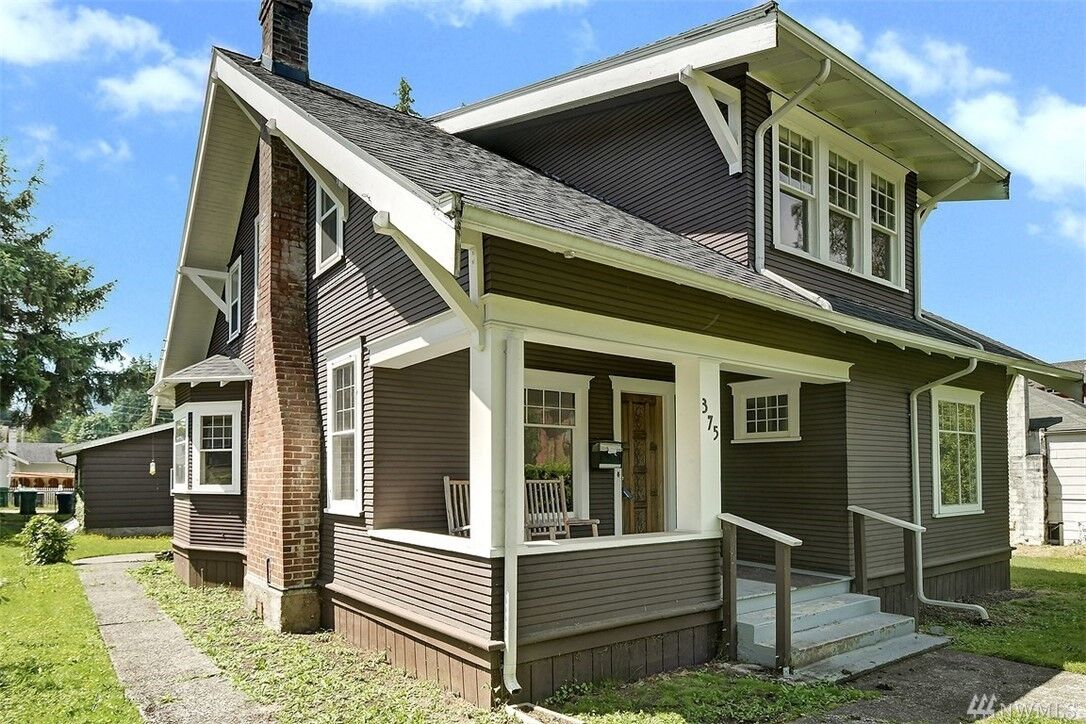 Property Photo: 375 E Sunset Wy WA 98027