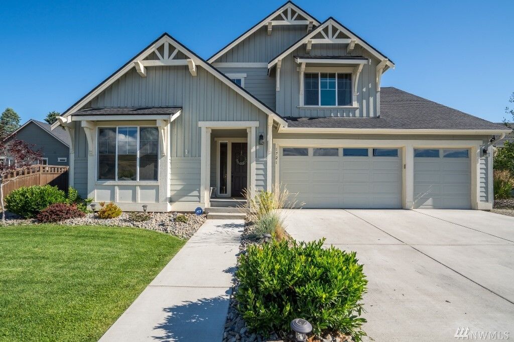 Property Photo:  1721 6th Ave SE  WA 98802