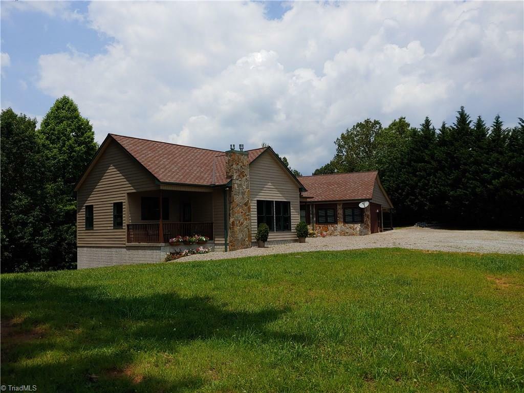 Property Photo:  1066 Highland North Road  NC 28659 