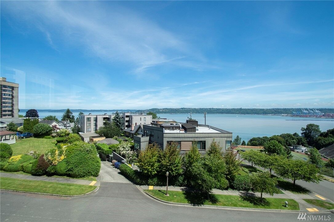 Property Photo: 507 N 3rd St 302 WA 98403