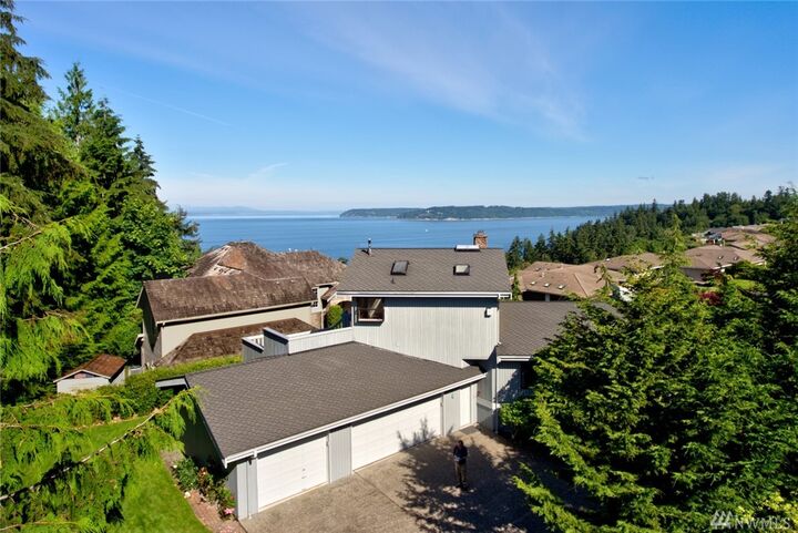 Property Photo: 6720 139th Place SW WA 98026
