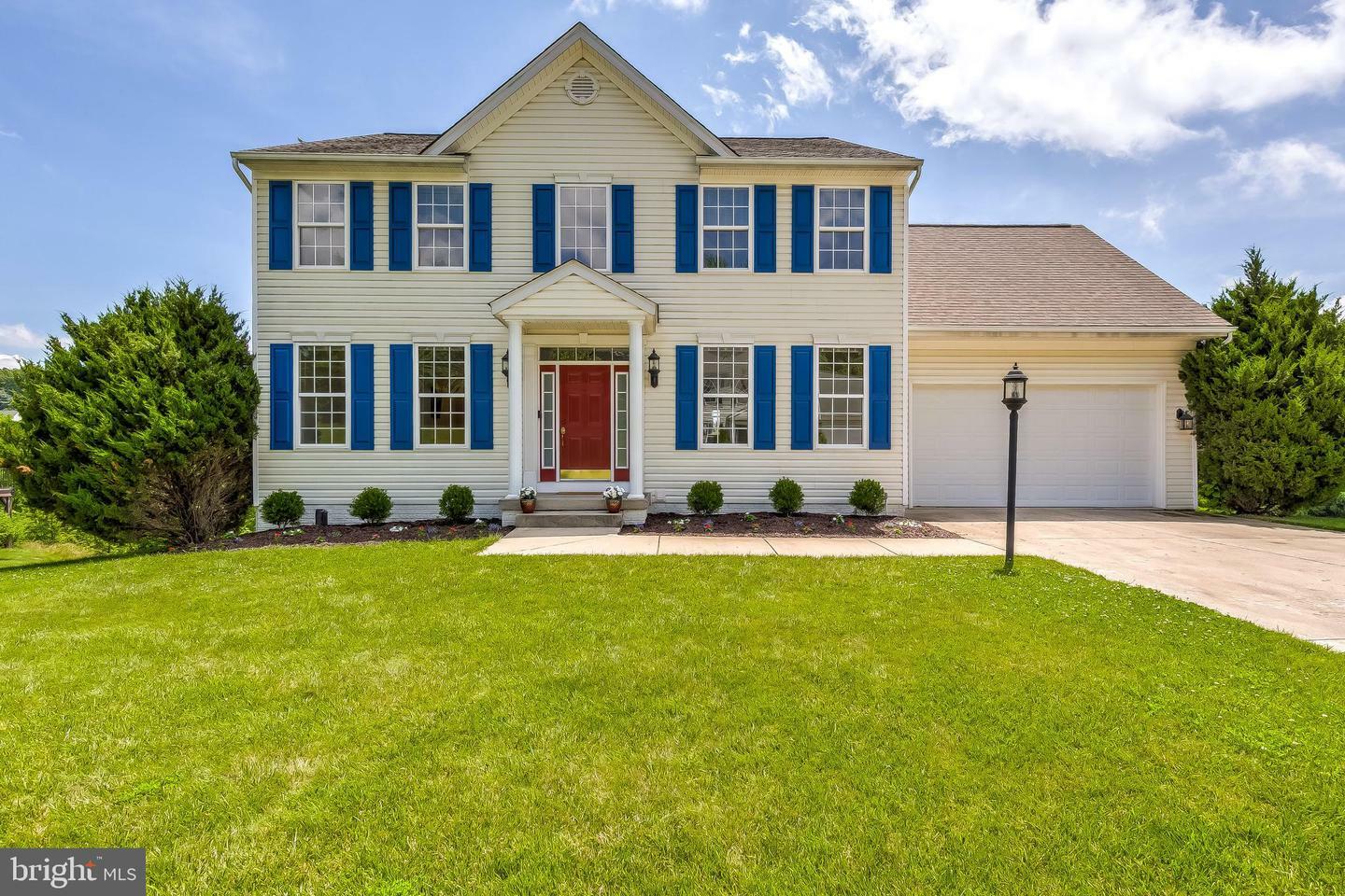 Property Photo:  112 Glenray Court  PA 17349 