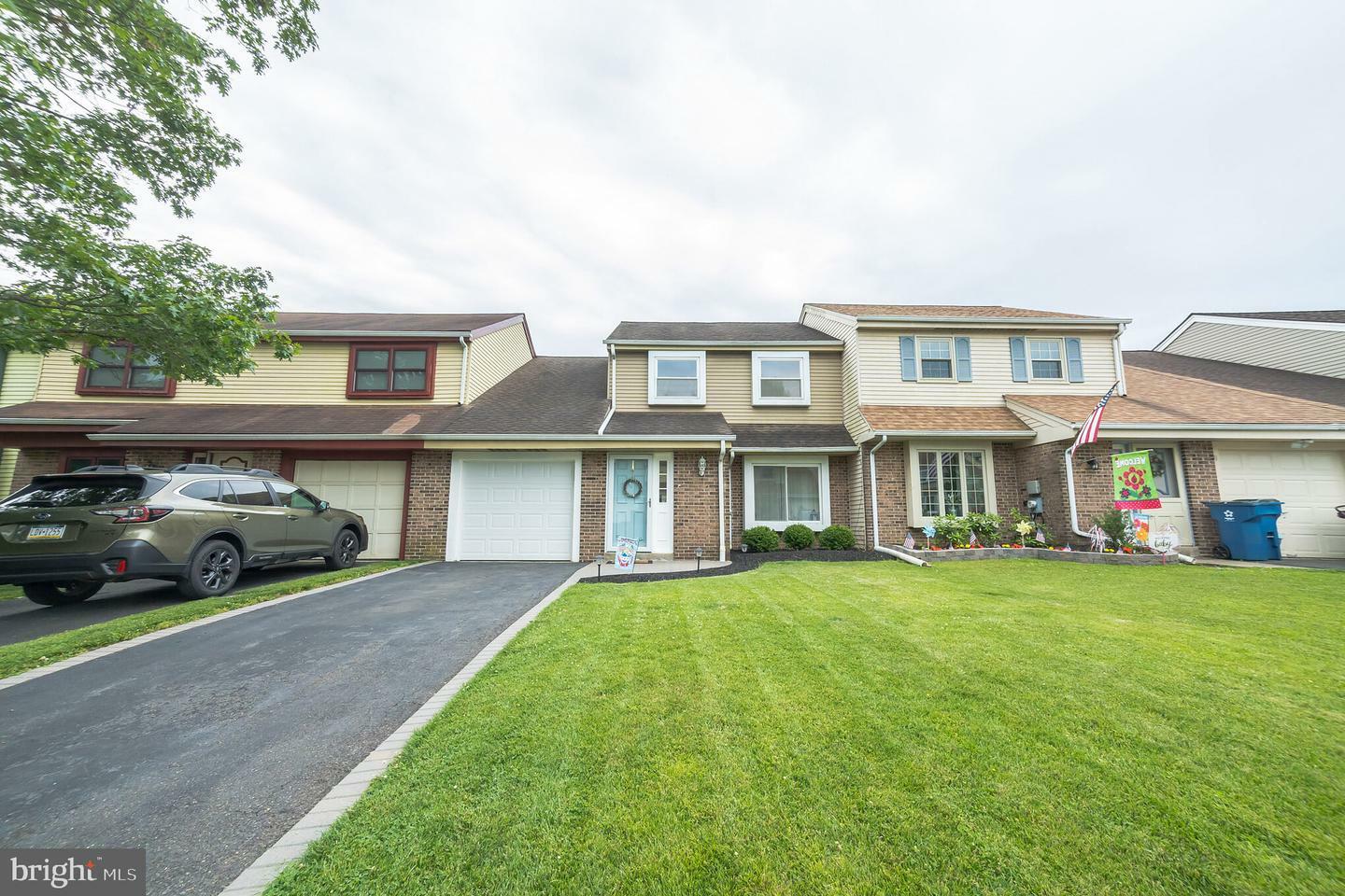 Property Photo:  7 Cedarbrook Drive  PA 19044 