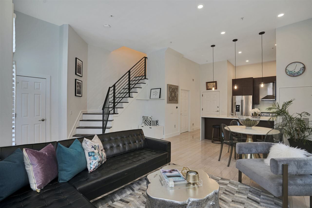Property Photo: 15 Warren St 101 NJ 07302