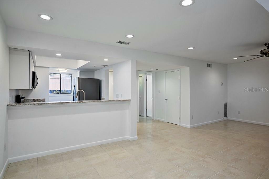 Property Photo:  942 E Michigan Street 942  FL 32806 