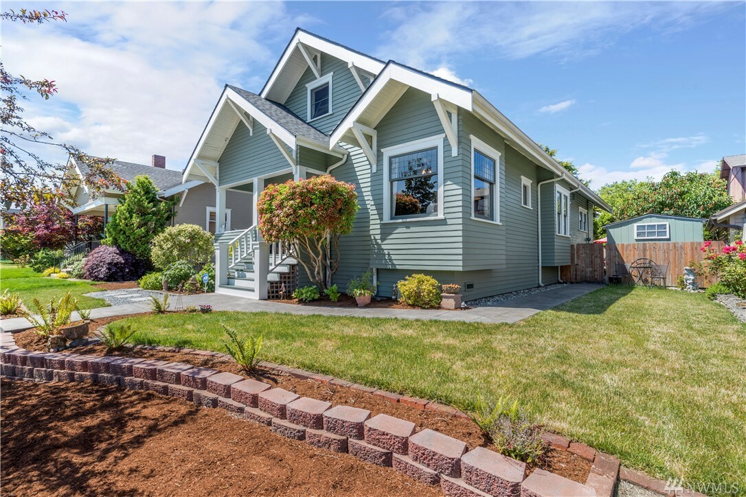 Property Photo:  1620 Wetmore Ave  WA 98201 