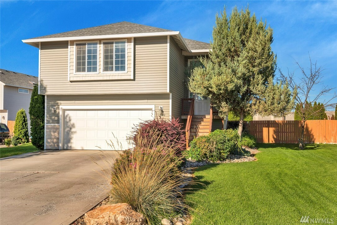 1042 S Lakeland Dr  Moses Lake WA 98837 photo