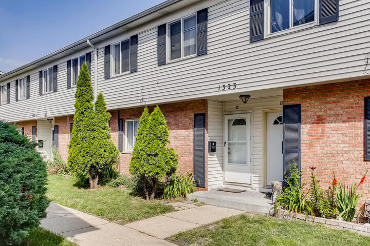1323 Monomoy Street C  Aurora IL 60505 photo