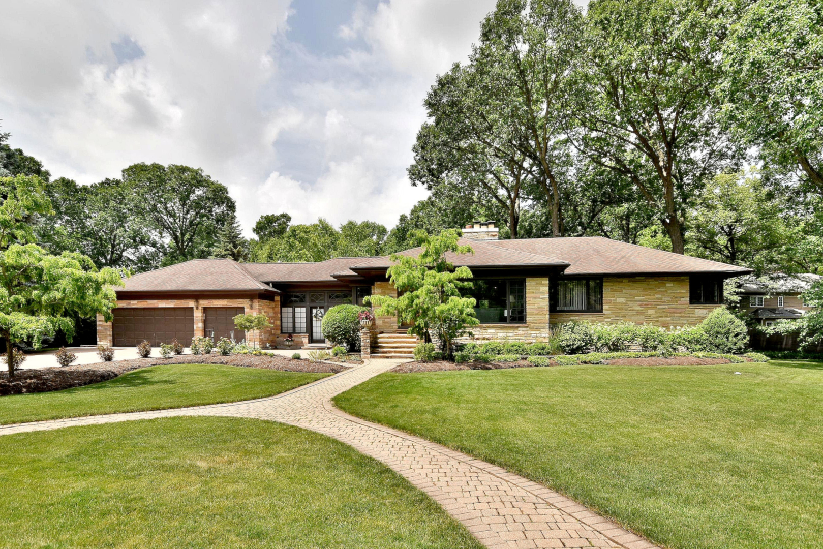 Property Photo: 1108 South Broadway Avenue IL 60068