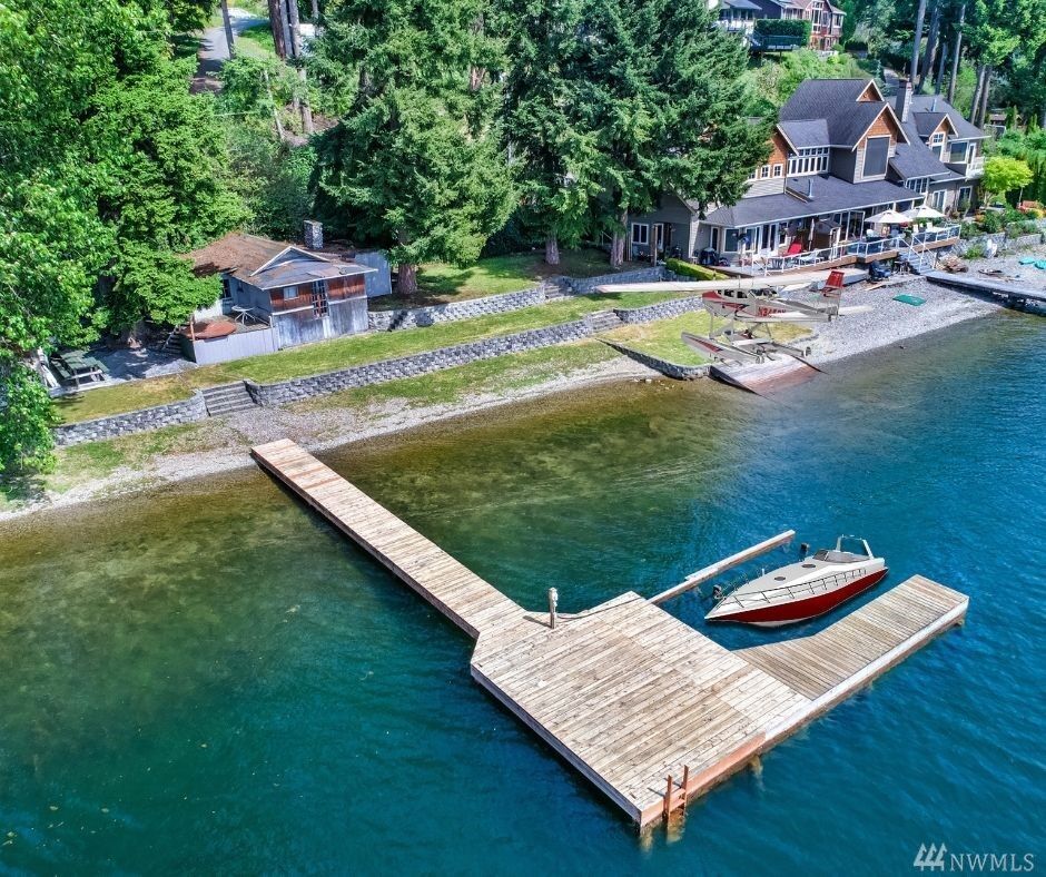 Property Photo:  2927 E Lake Sammamish Pkwy SE  WA 98075 