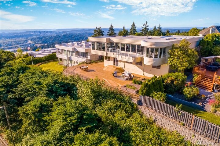 Property Photo: 13921 SE 47th Street WA 98006