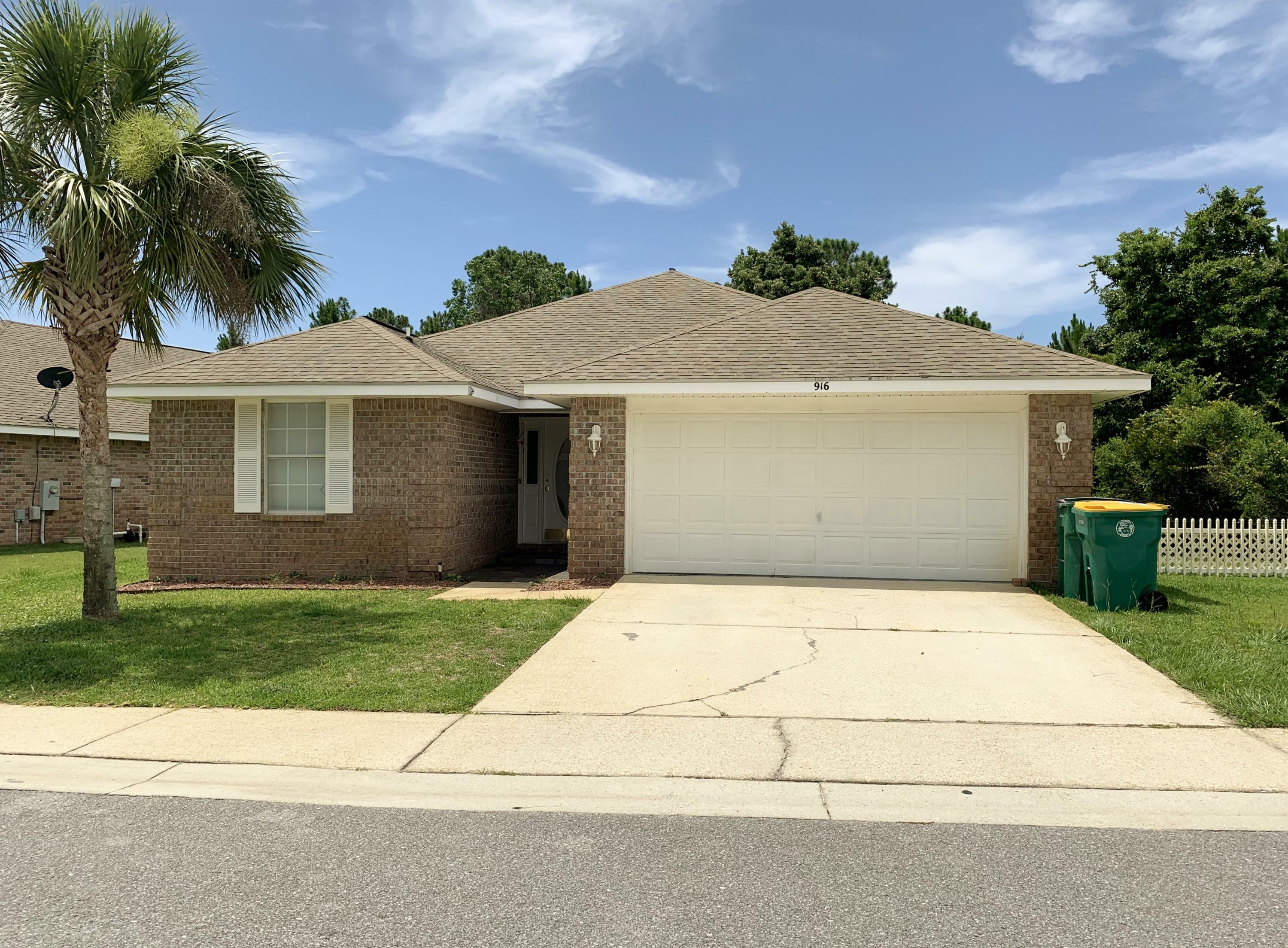 Property Photo:  916 Lajolla Lane  FL 32569 