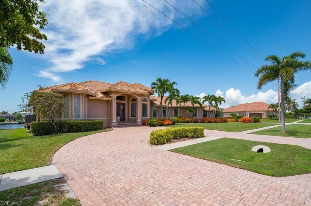 Property Photo:  1490 Winterberry Dr  FL 34145 