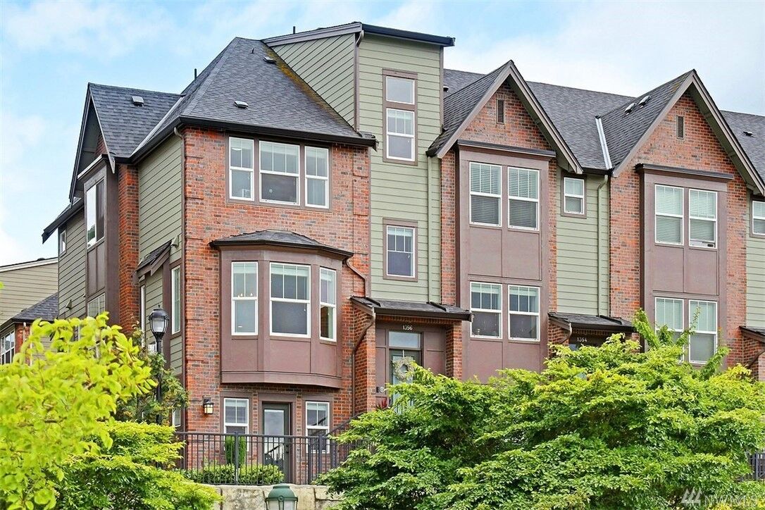 Property Photo: 1356 Williamsburg Walk NE WA 98029