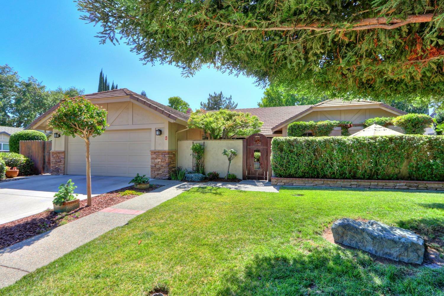 Property Photo:  6 Laguna Seca Court  CA 95831 