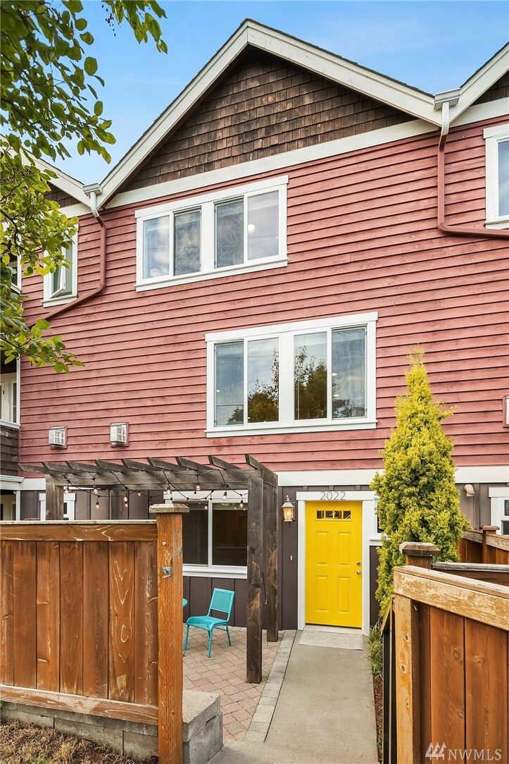 Property Photo:  2022 W Bertona Street  WA 98199 