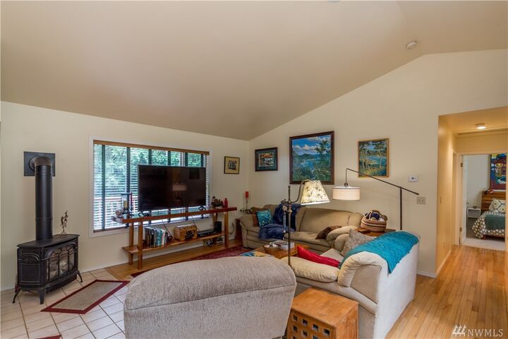 Property Photo:  112  Hilton Avenue  WA 98368 