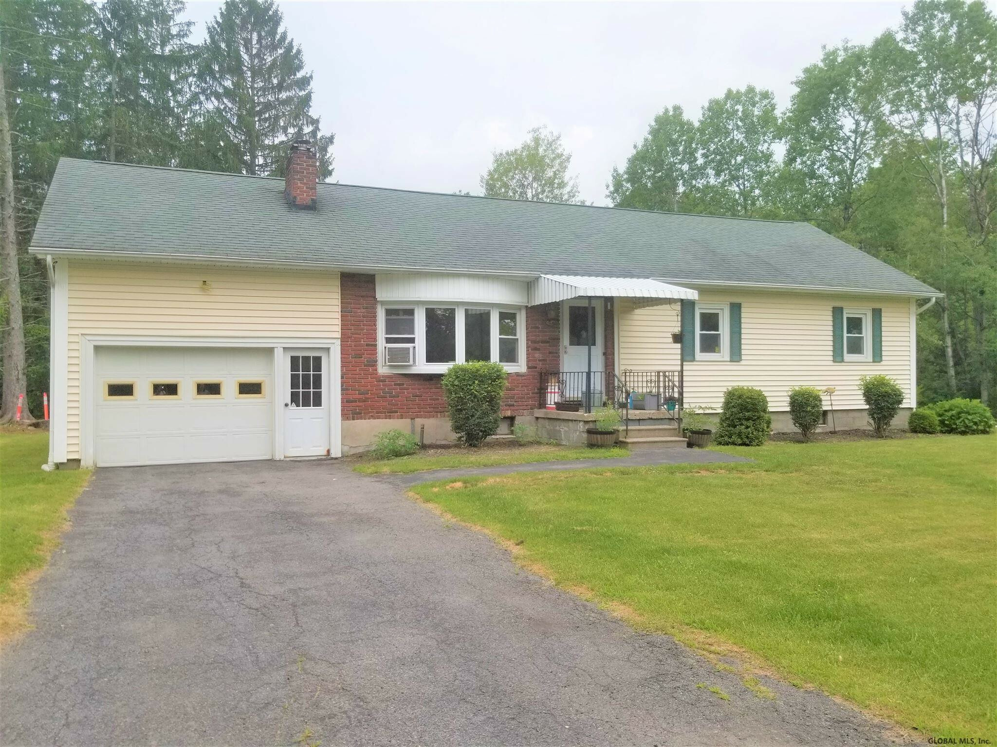 Property Photo:  203 Stewart Lane  NY 12053 