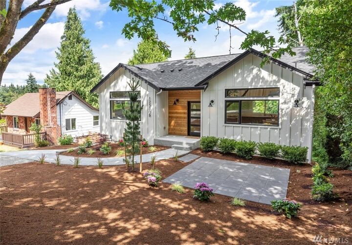 Property Photo:  12530  20th Avenue NE B  WA 98125 