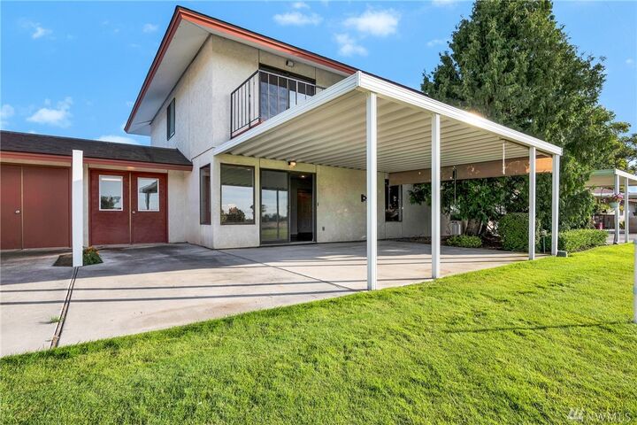 Property Photo:  1388 NE  Road F.8 205  WA 98837 