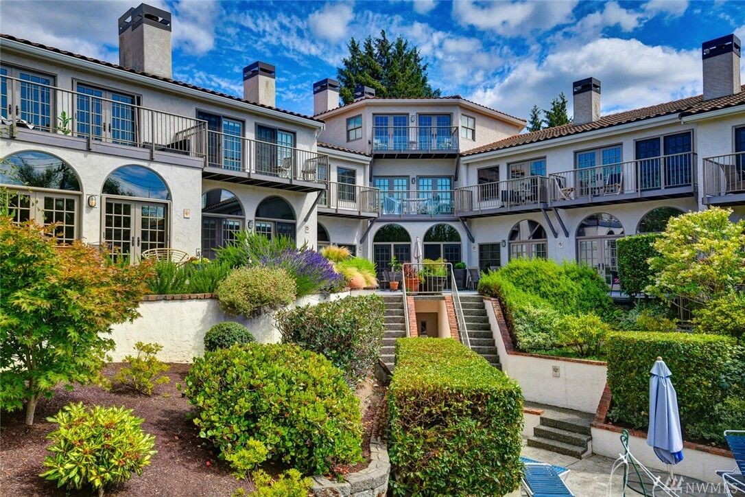 Property Photo: 2043 Minor Avenue E 4 WA 98102