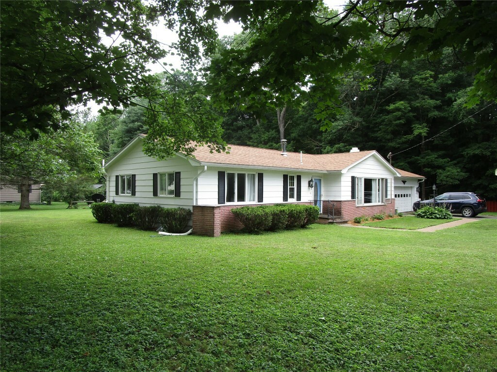 Property Photo:  10 Meadow Lane  NY 13808 