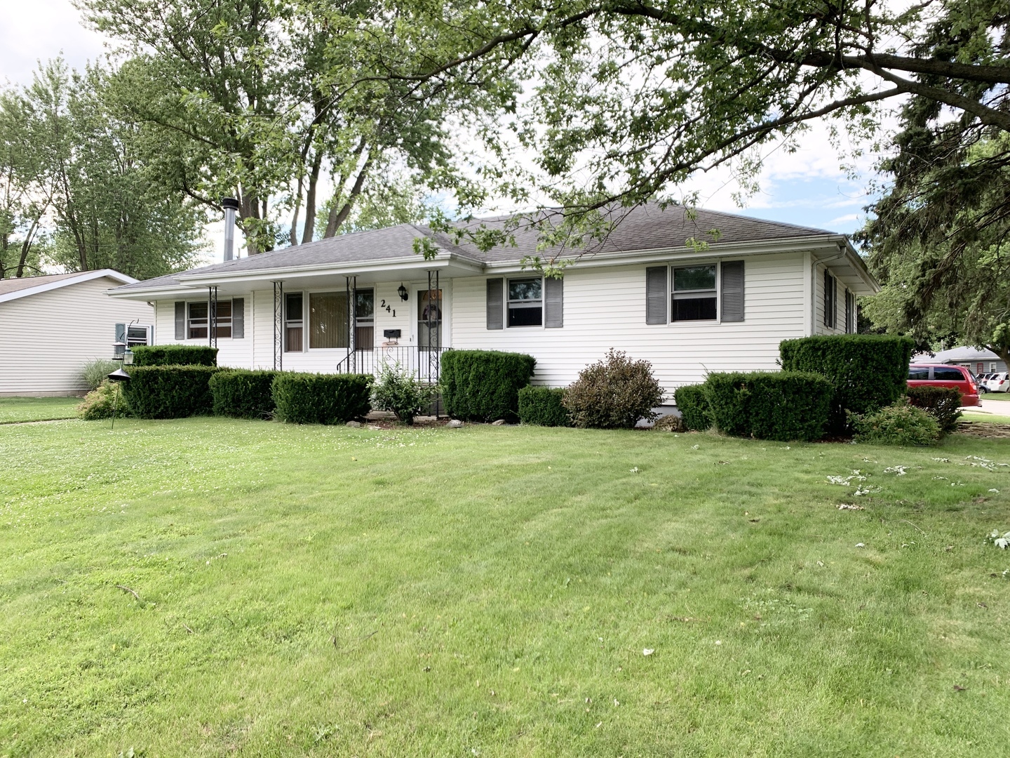 Property Photo:  241 Yew Street  IL 60915 