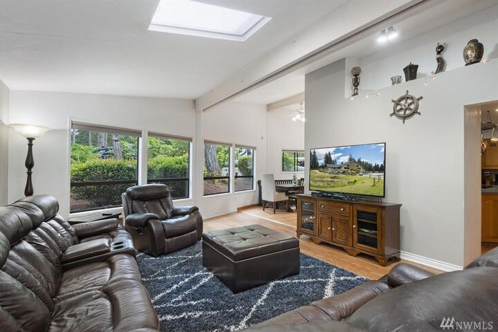 Property Photo:  161 E Country Club Drive E  WA 98592 