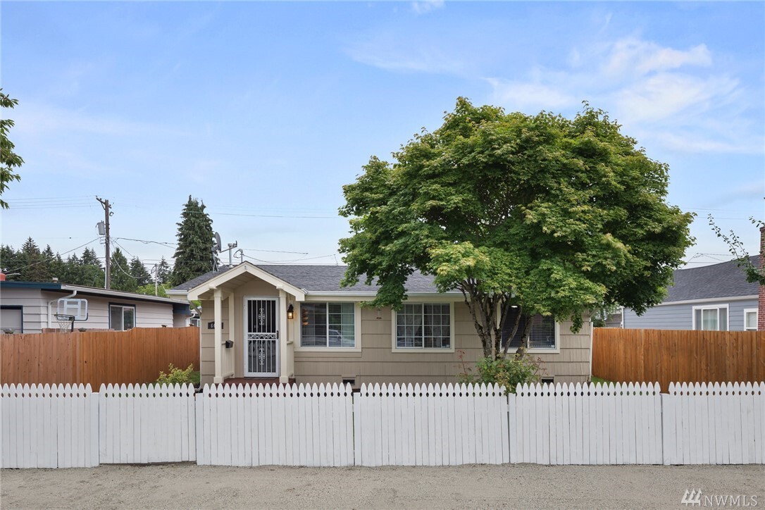 Property Photo: 6409 S Orchard St WA 98467