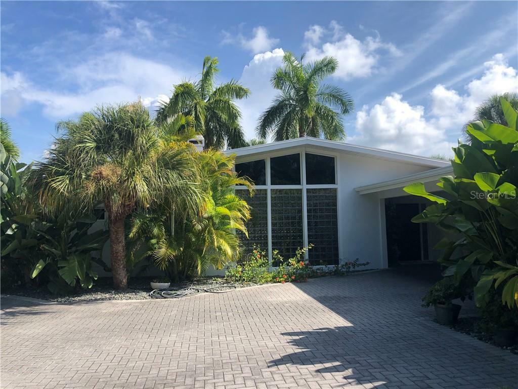 Property Photo: 619 Buttonwood Drive FL 34228