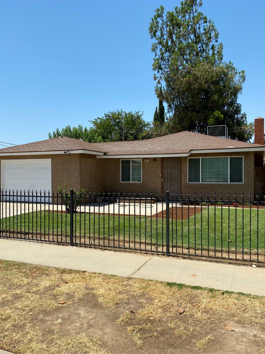 Property Photo:  3313 N Purdue Avenue  CA 93727 