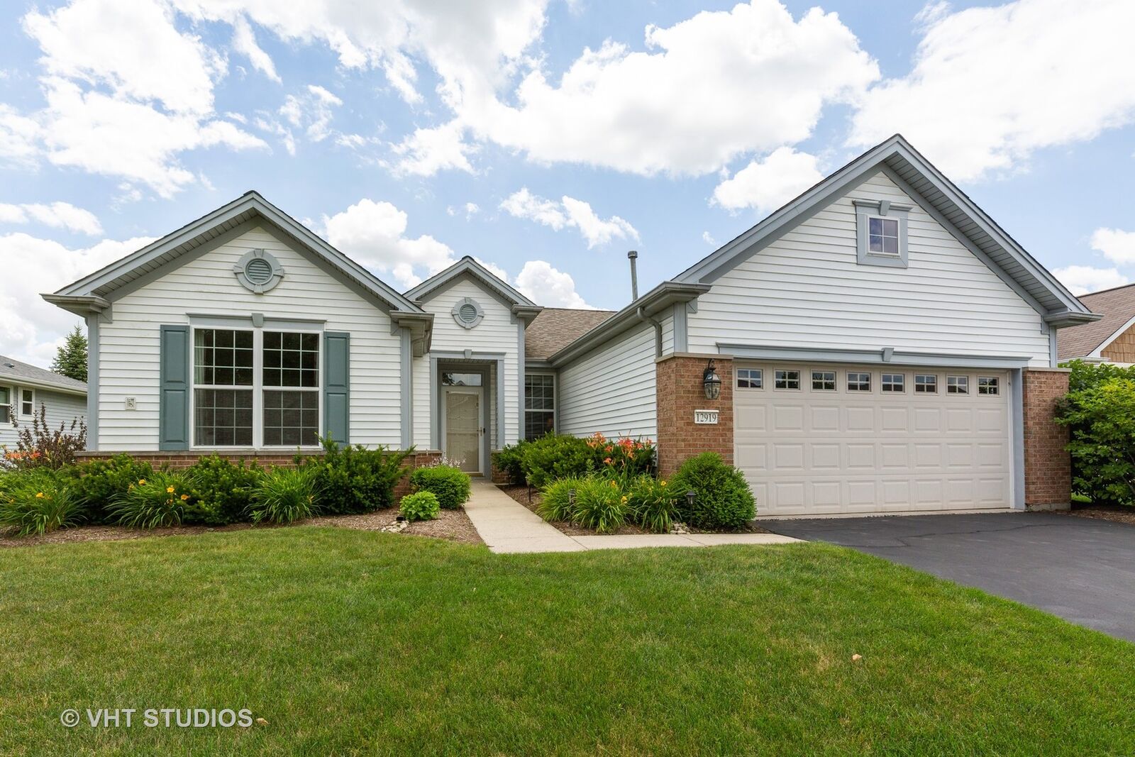 Property Photo: 12919 Milbrook Drive IL 60142