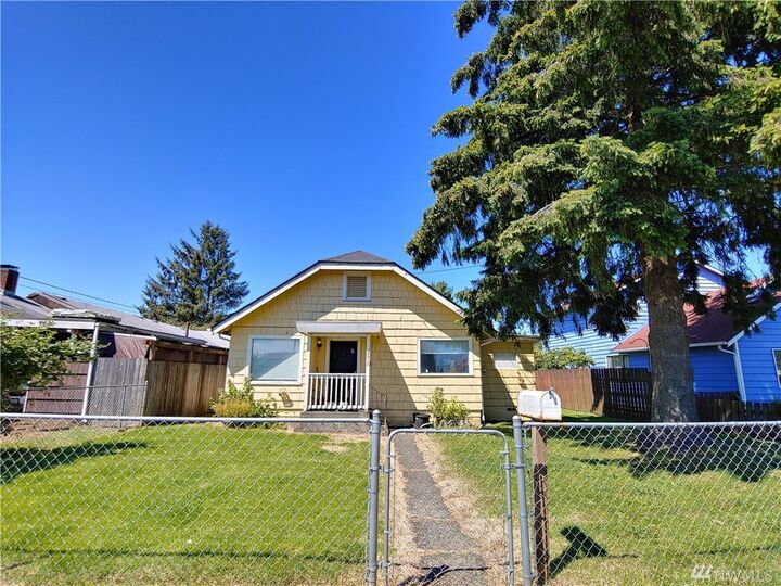 Property Photo:  2612 Pacific Ave  WA 98520 
