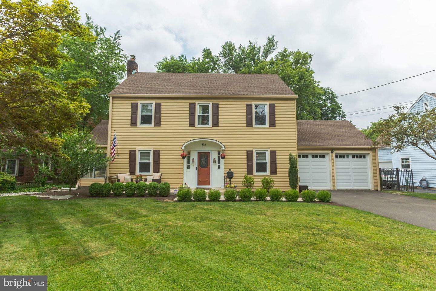 Property Photo:  311 W Maple Avenue  PA 19067 