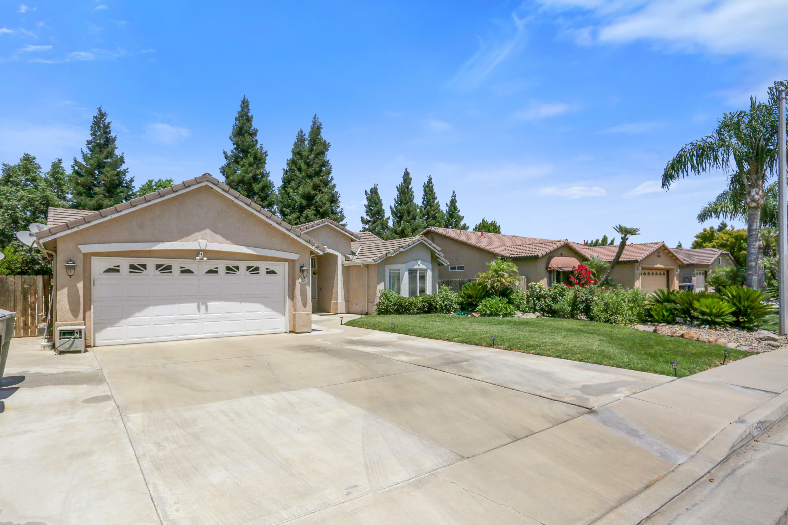 Property Photo:  2450 E Beech Avenue  CA 93292 