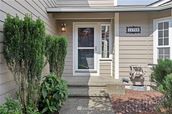 Property Photo: 11702 123rd Avenue Ct E WA 98374