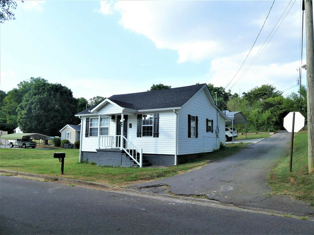 Property Photo: 207 Houston TN 37303