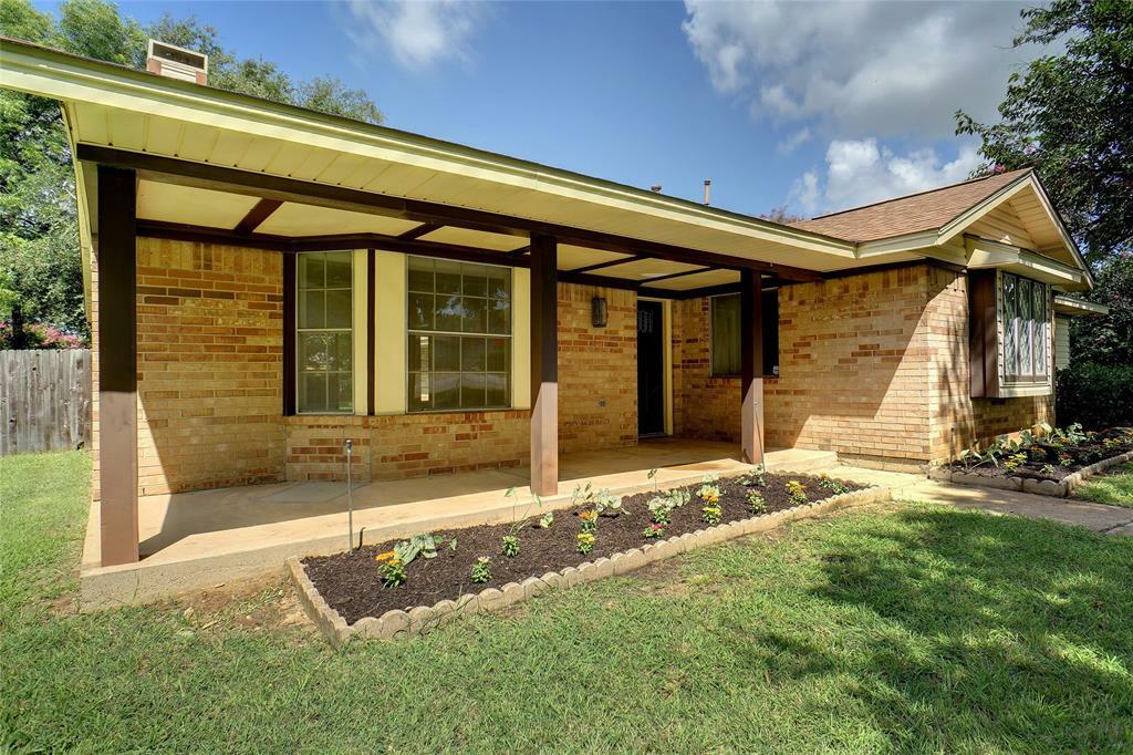 Property Photo:  2115 Greenway Street  TX 76207 