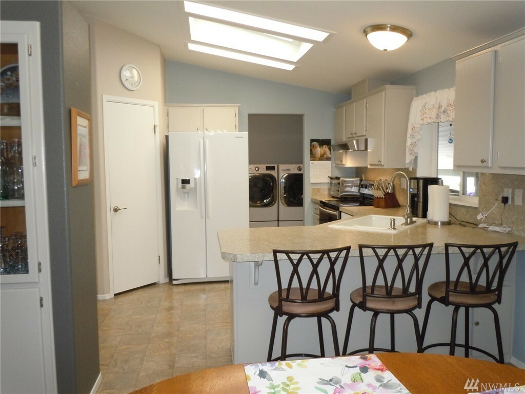 Property Photo: 909 NE Saturn Lane WA 98311