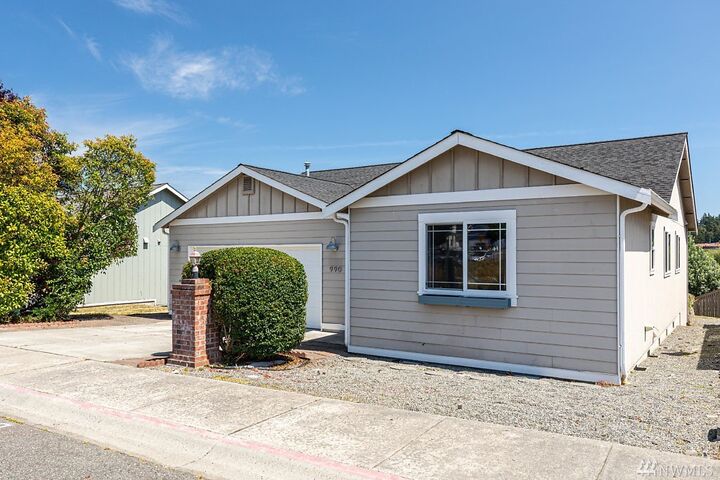 Property Photo: 990 NE Cordero Place WA 98277