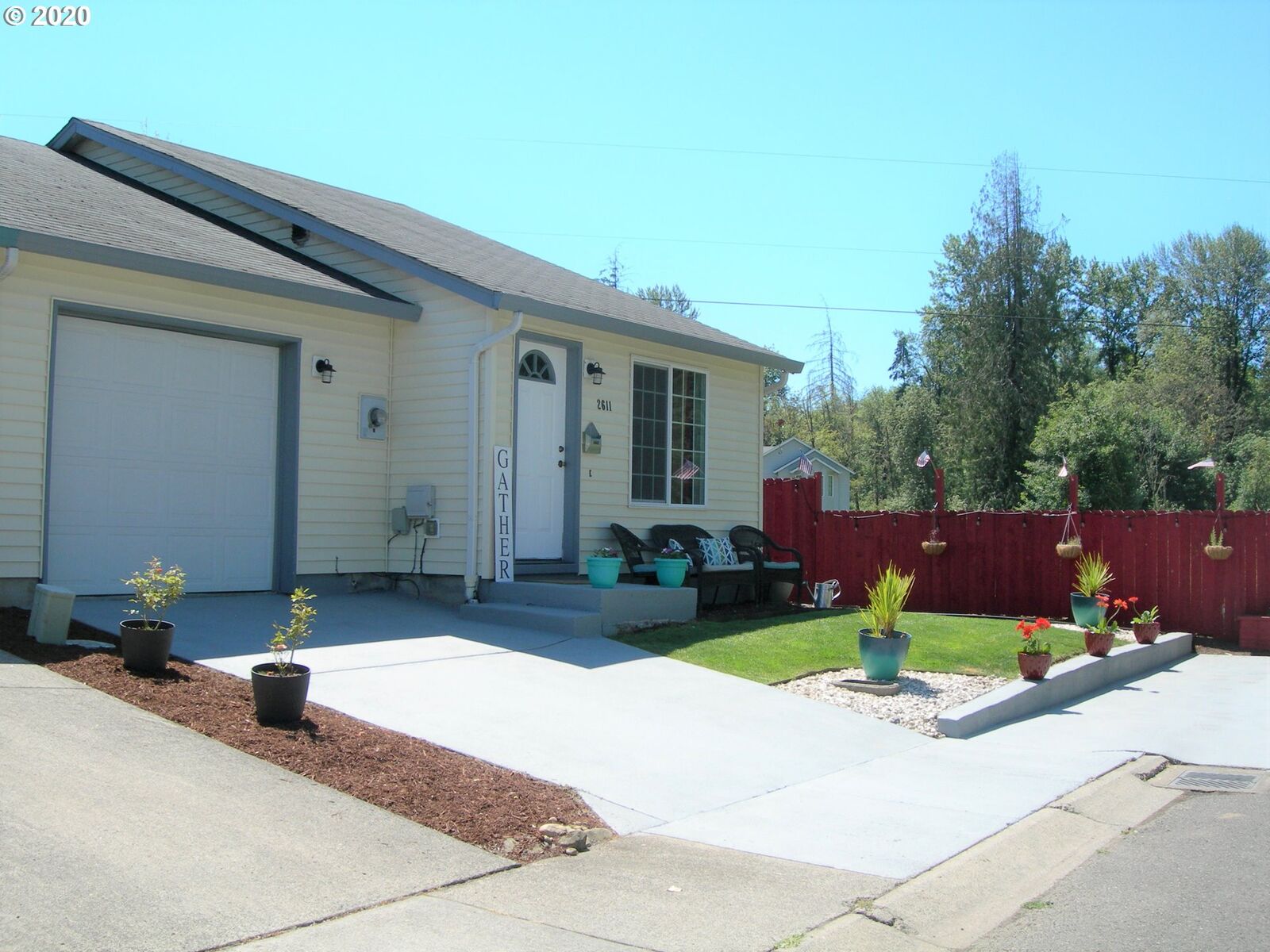 Property Photo:  2611 SW 5th Way  WA 98604 