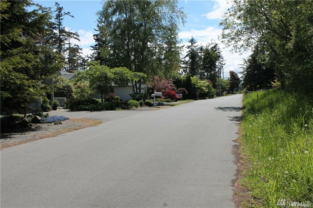 Property Photo:  998 Holcomb St  WA 98368 