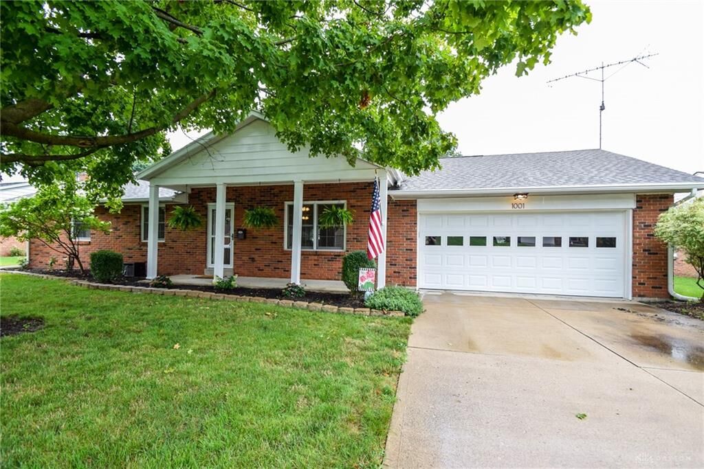 Property Photo: 1001 Maplecrest Drive OH 45373