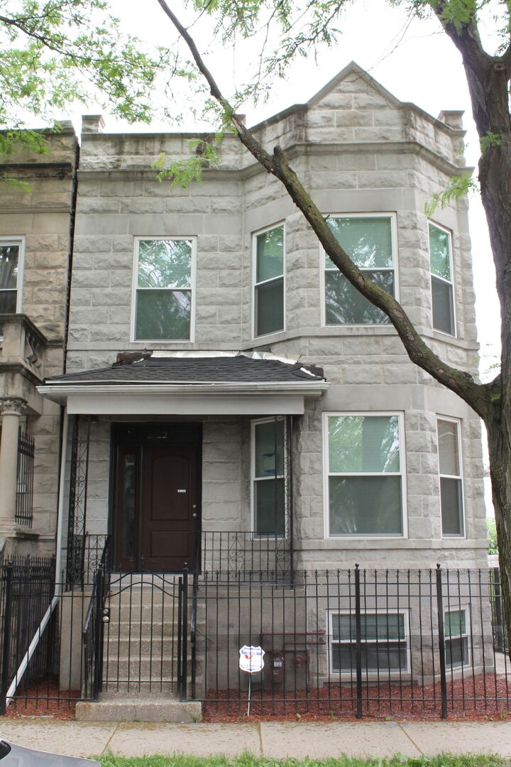 Property Photo:  3822 W Polk Street  IL 60624 