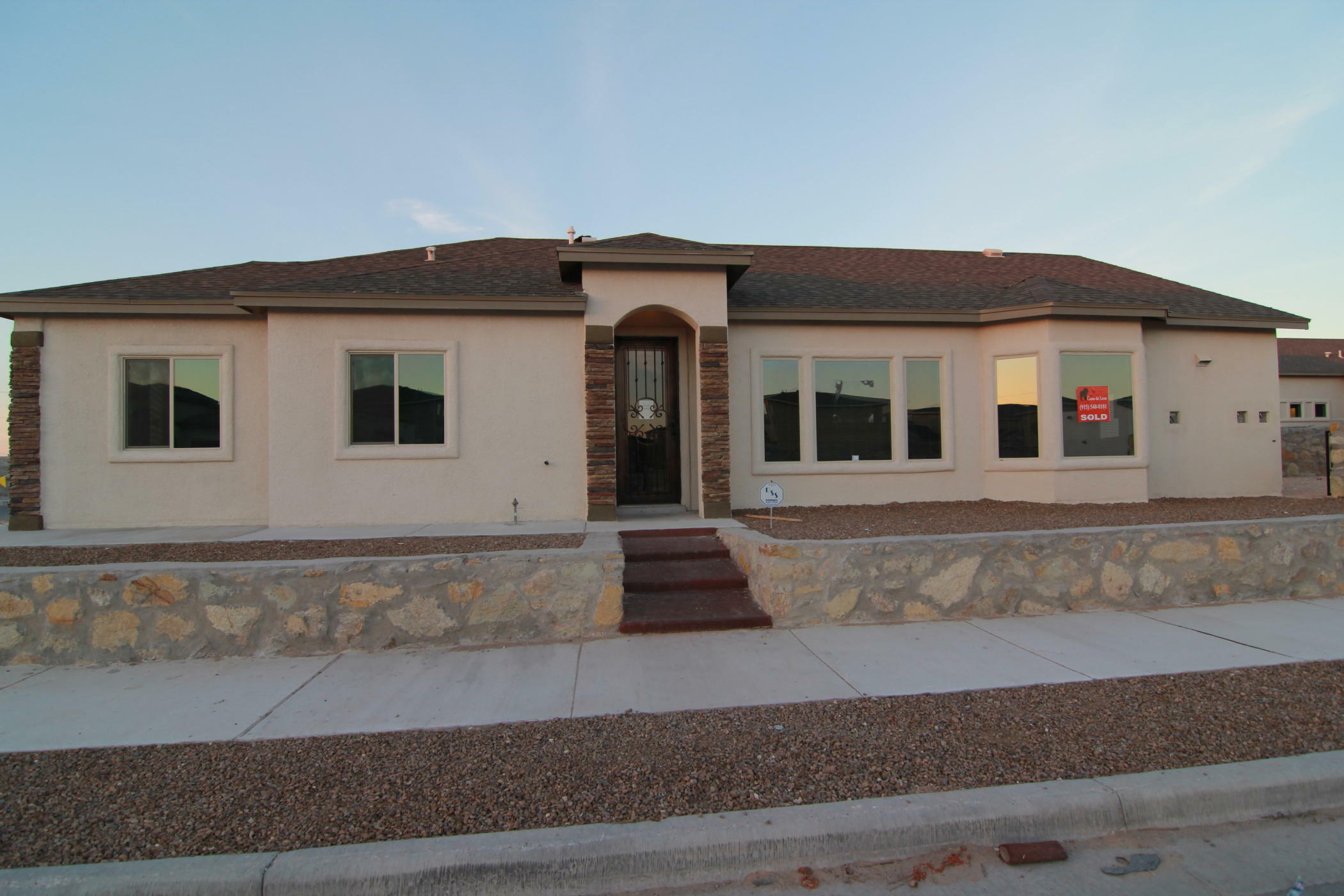 Property Photo: 901 Malen Place TX 79928