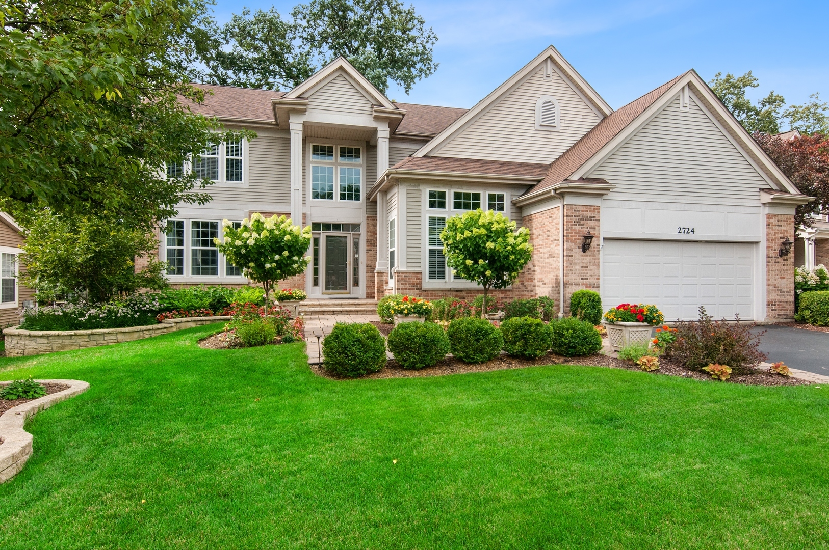 Property Photo: 2724 Briargate Court IL 60185